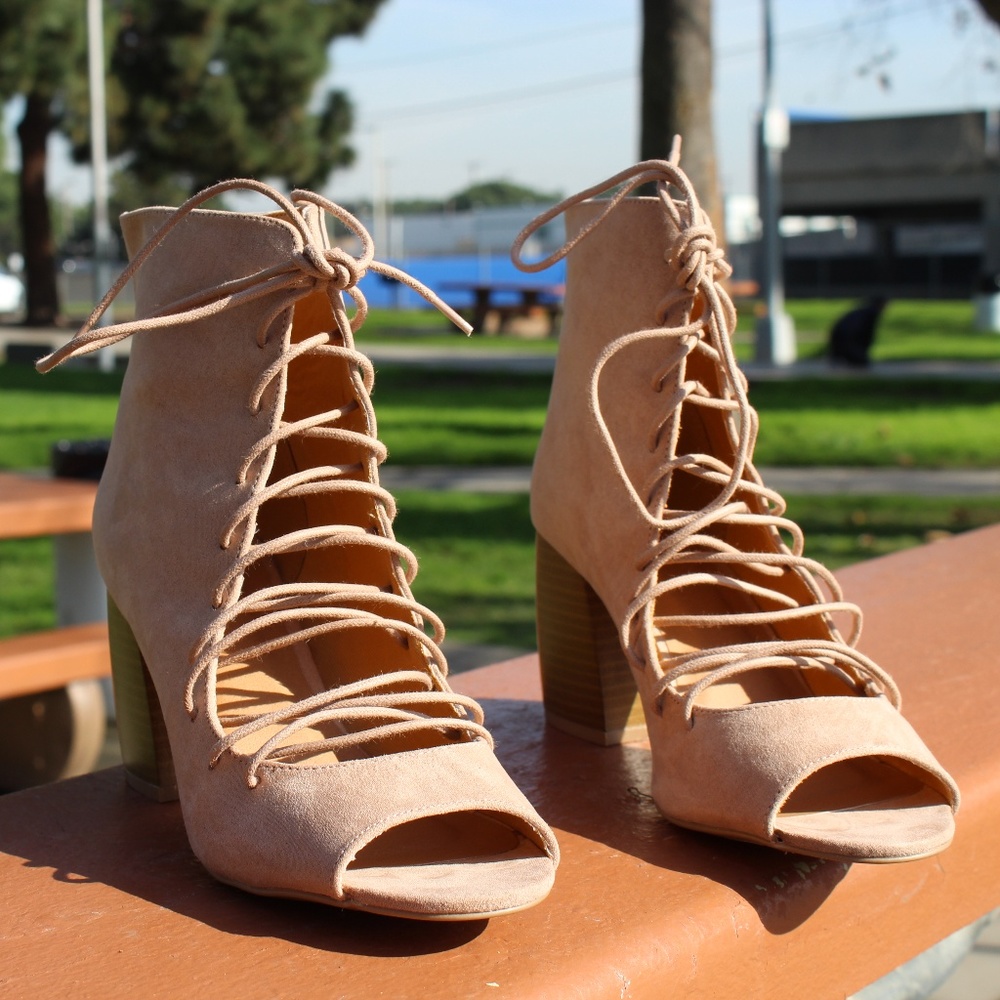 🚨LAST PAIR//The Beau// Nude Lace up Bootie - Picture 4 of 6